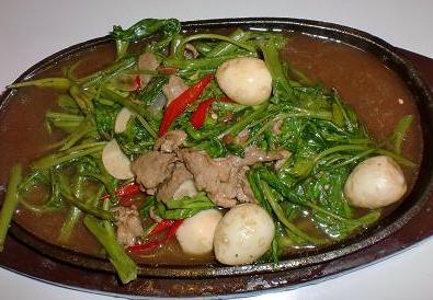 stirred kangkung with veal and kiwi eggs